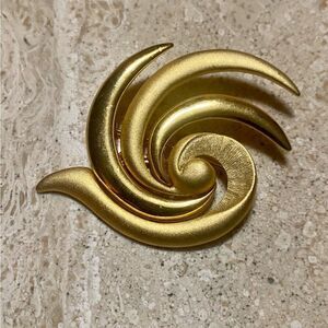 Vintage Tona Swirl Brooch